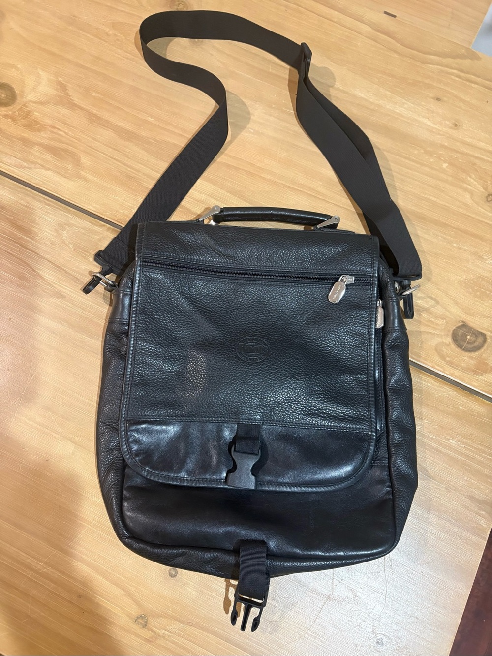 ROOTS Black Leather Men's Laptop/Messenger Bag